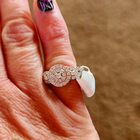 Dimond ring - Picture 1 of 1